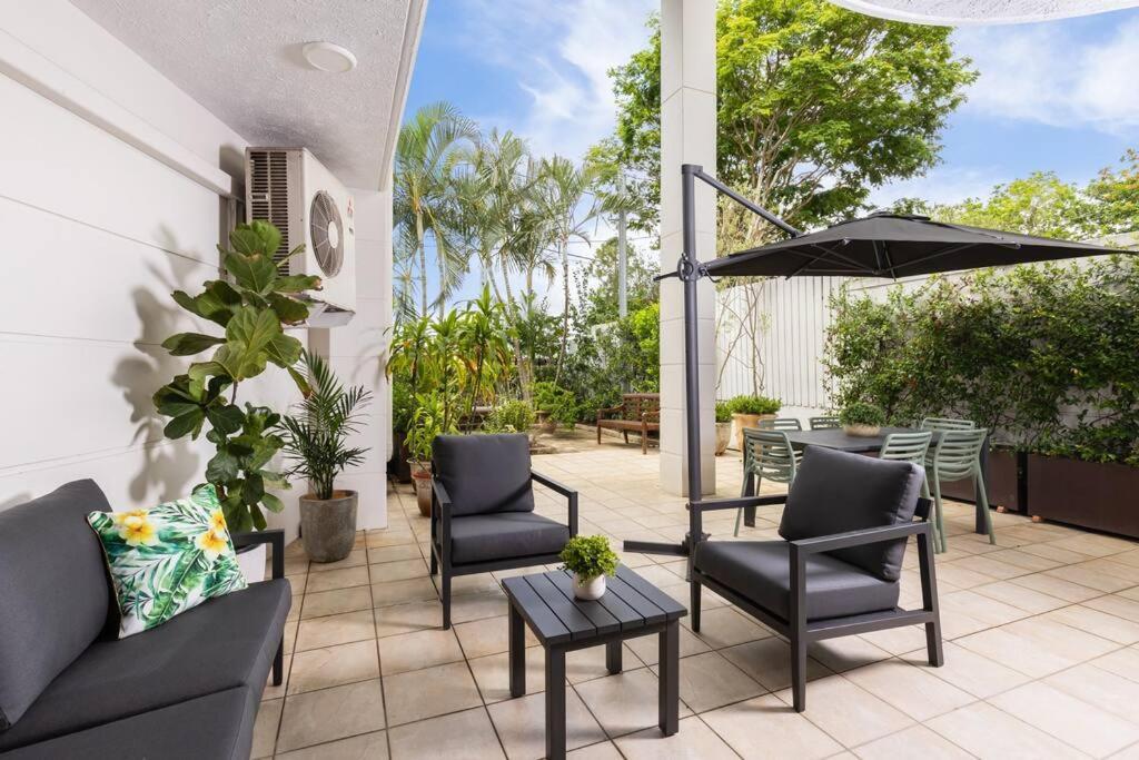 Spacious 2 Bed/2 Bath Garden Aircon *