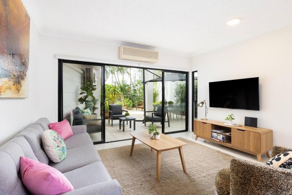 Spacious 2 Bed/2 Bath Garden Aircon